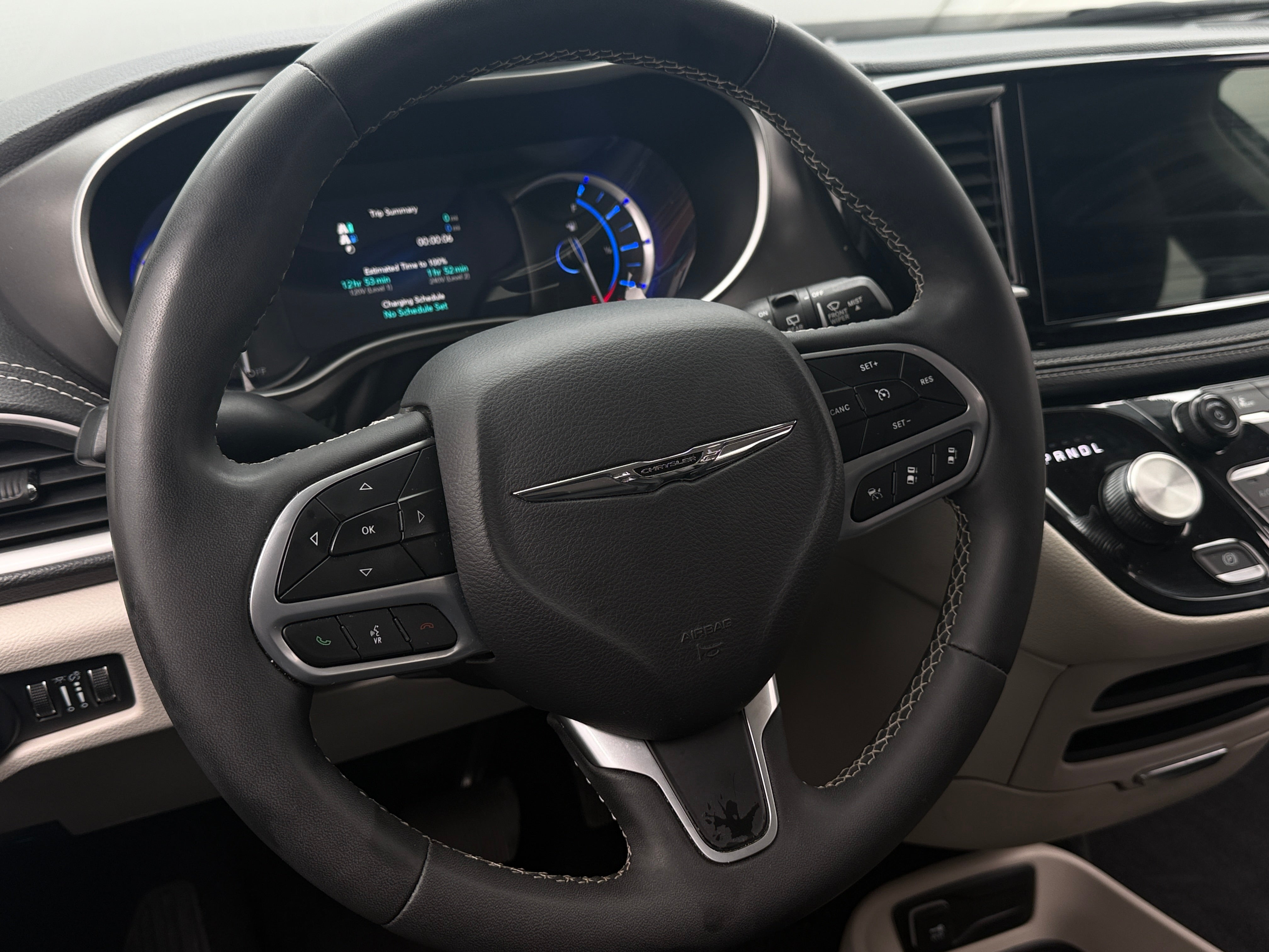 chrysler pacifica phev 2024 2C4RC1S7XRR153485 image chrysler pacifica phev 2024 2C4RC1S7XRR153485 image